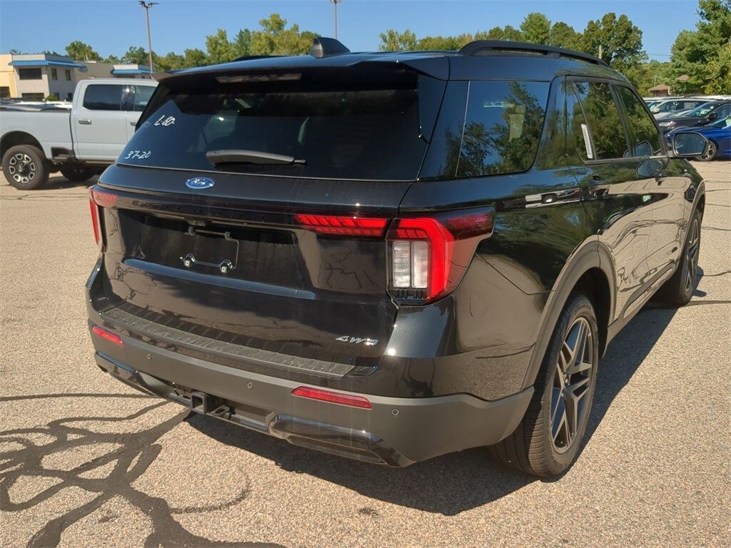 2025 Ford Explorer ST-Line photo 3