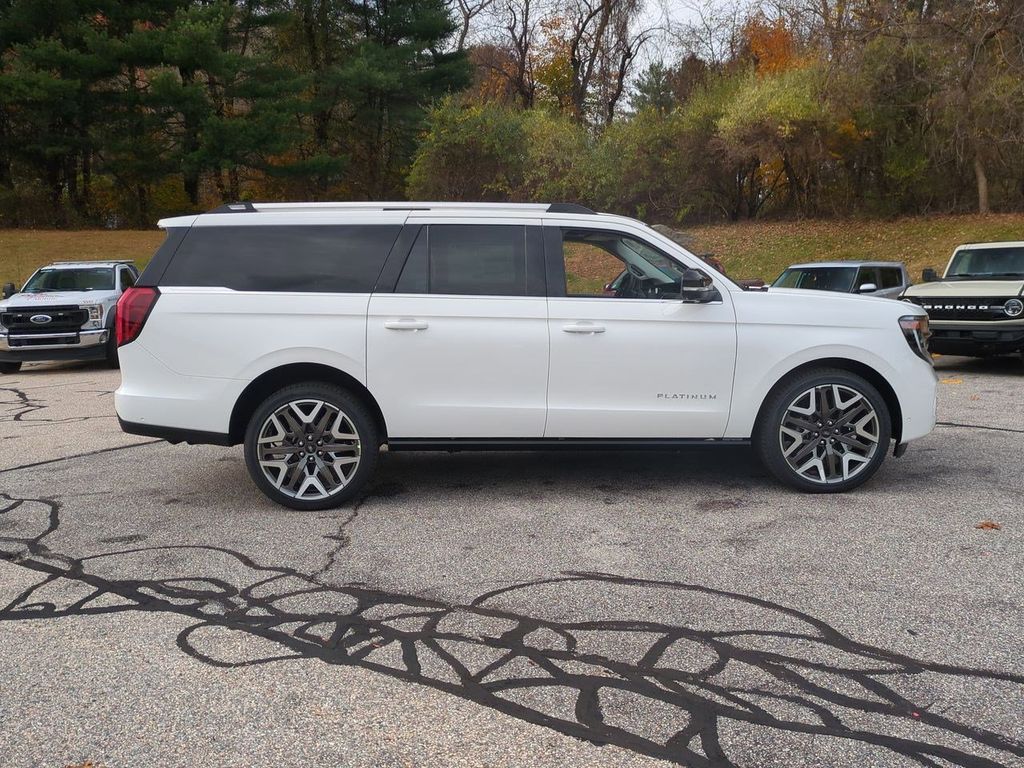 2025 Ford Expedition MAX Platinum photo 2