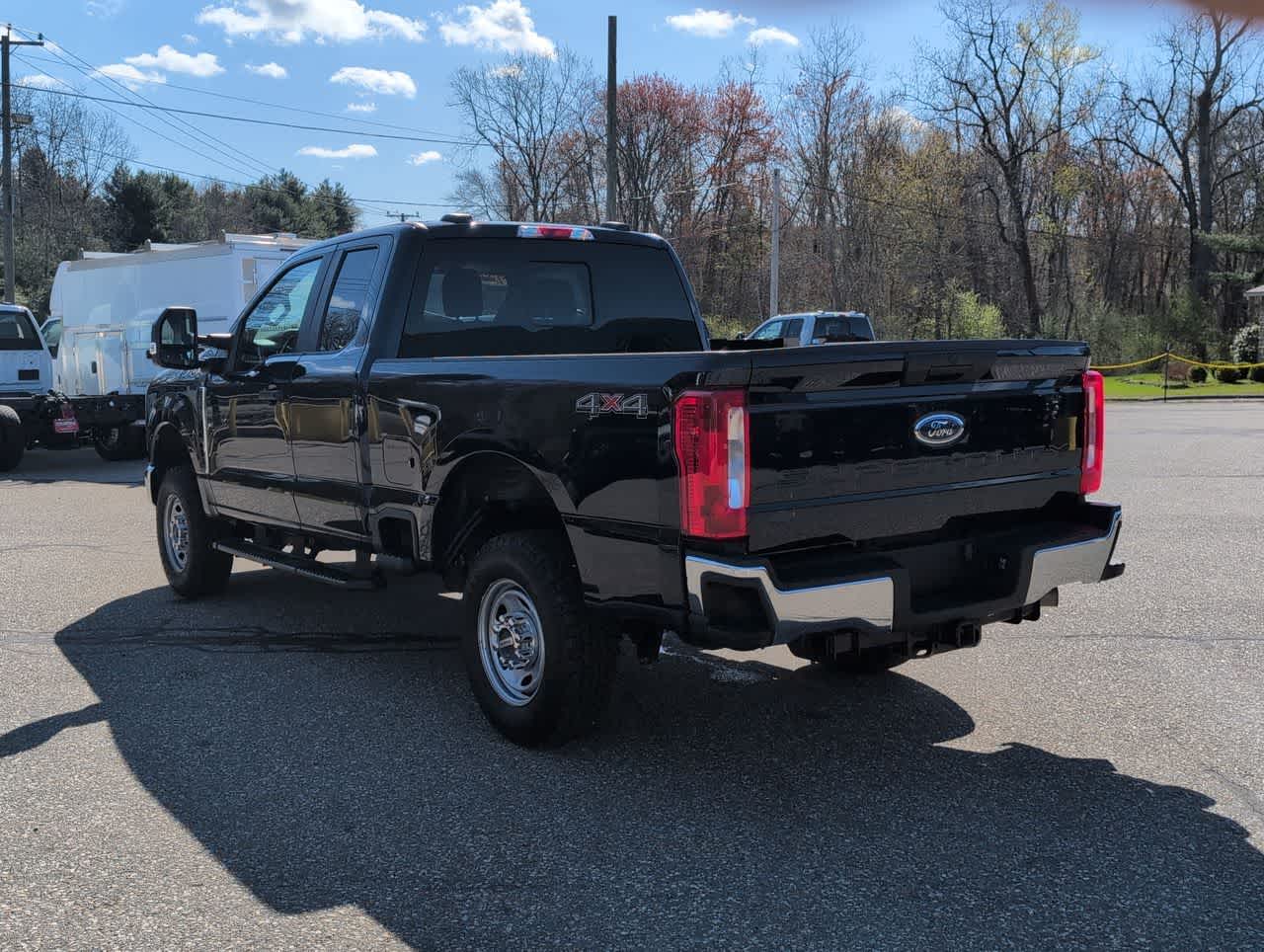 2023 Ford F-350 XL photo 4