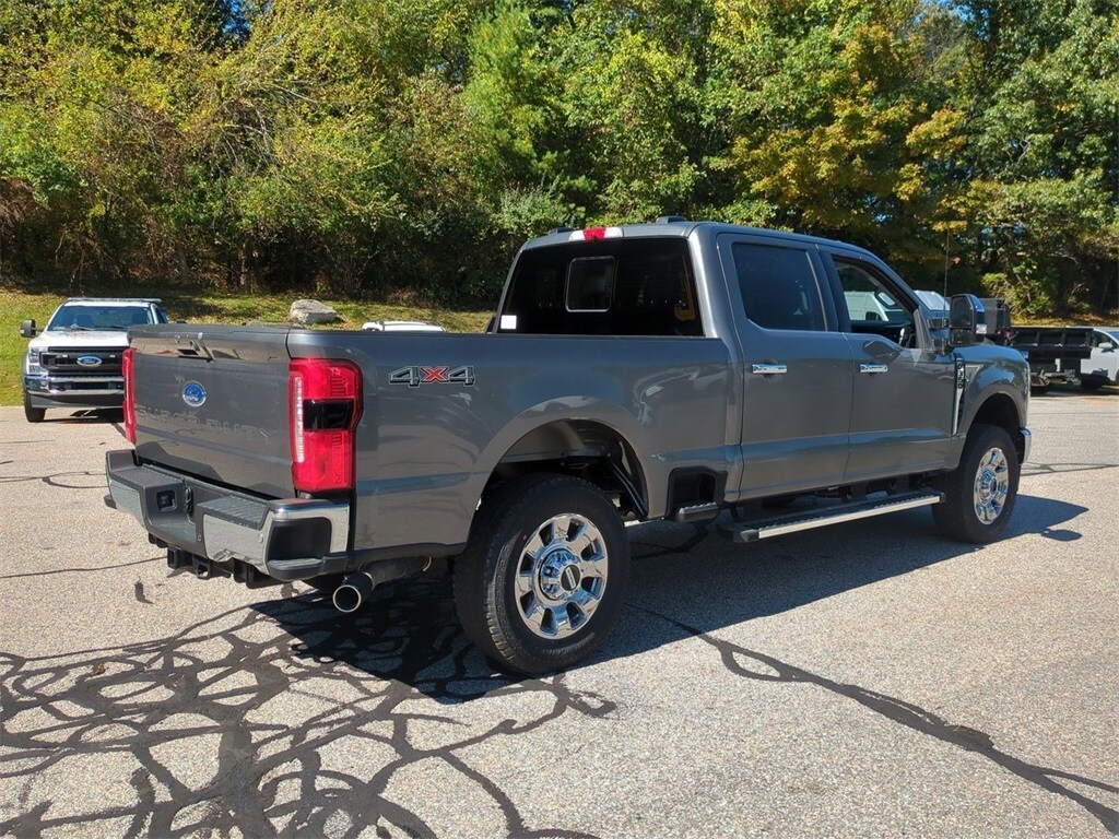 2026 Ford F-350 Lariat photo 3