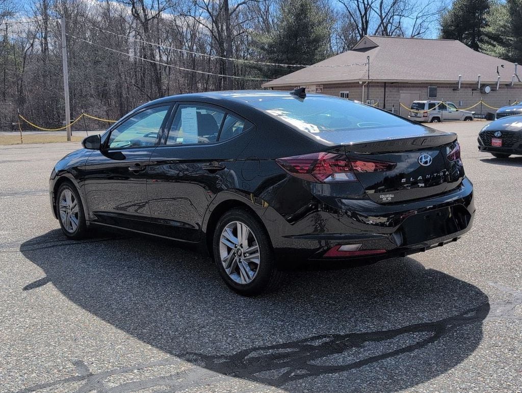 2020 Hyundai Elantra SEL photo 5