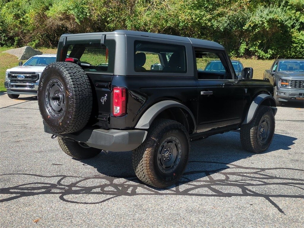 2025 Ford Bronco Base photo 3