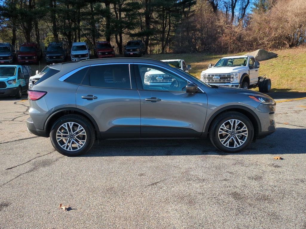 2022 Ford Escape SEL photo 2