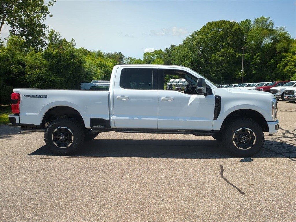 2025 Ford F-350 XLT photo 2