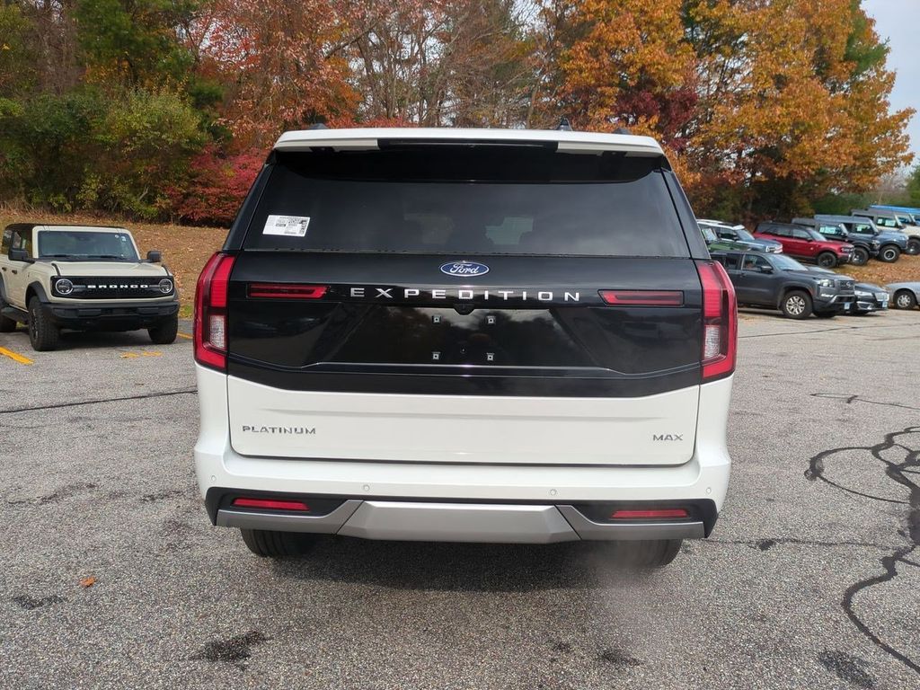 2025 Ford Expedition MAX Platinum photo 4