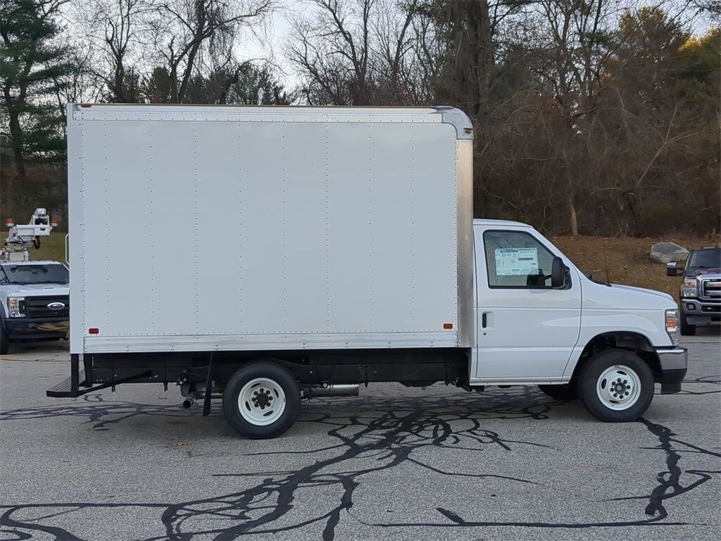 2025 Ford E-350 Base photo 2