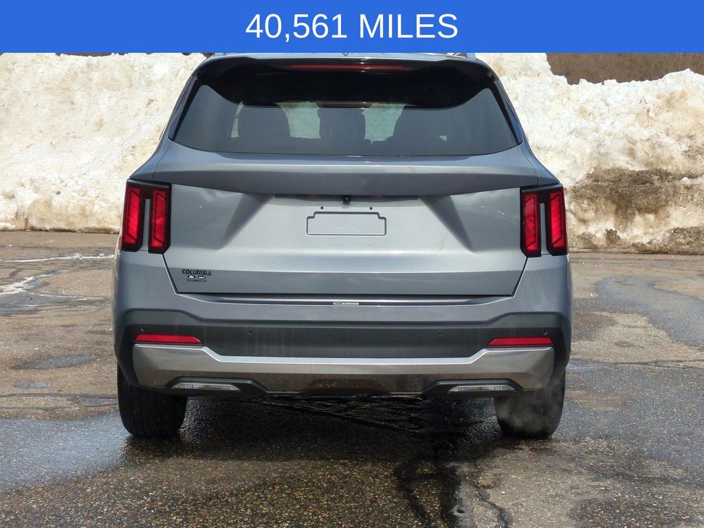 2024 Kia Sorento S photo 5