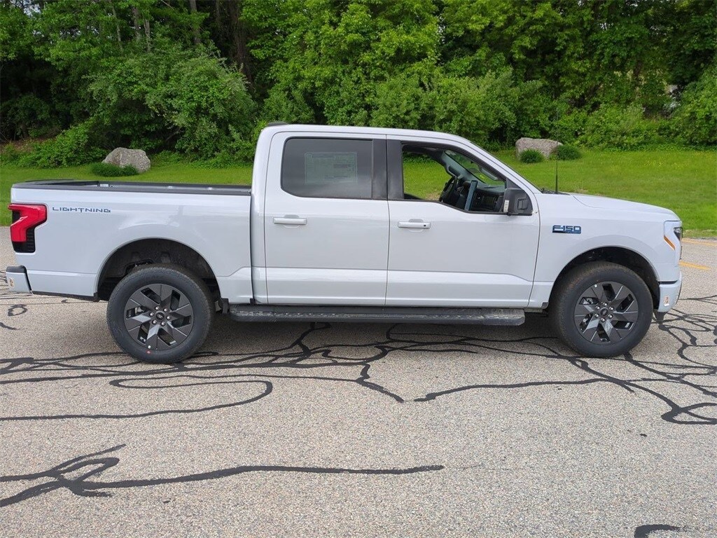 2025 Ford F-150 Lightning photo 2
