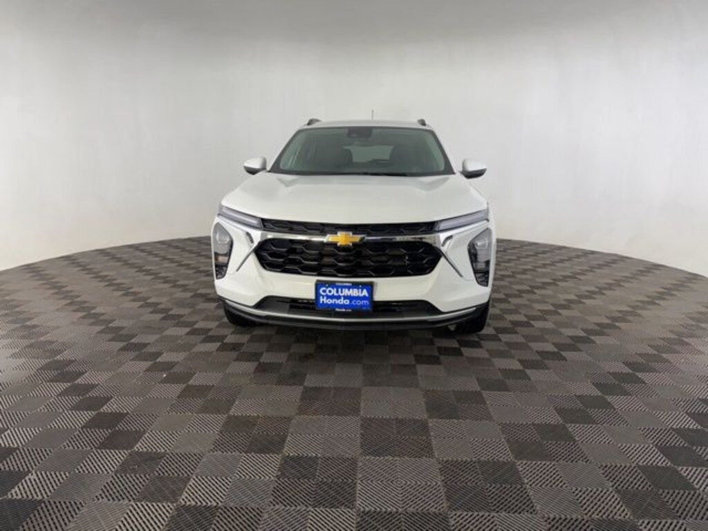 Used 2025 Chevrolet Trax LT SUV