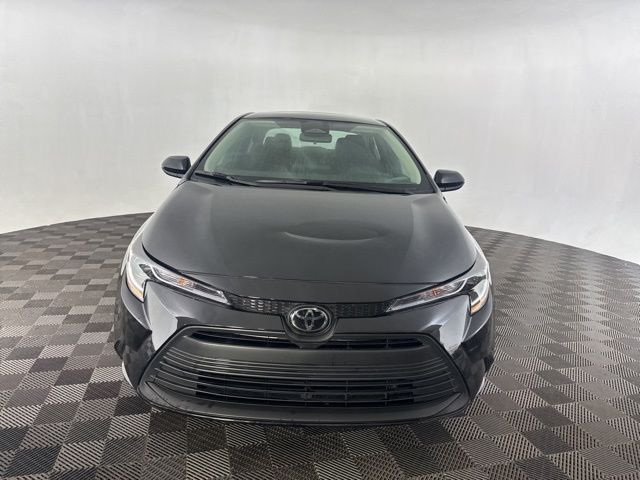 2025 Toyota Corolla LE photo 3