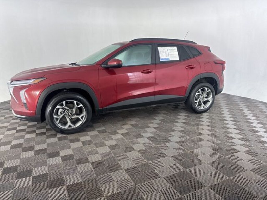 Used 2025 Chevrolet Trax LT SUV