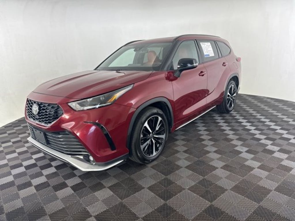 Used Ruby Flare Pearl 2021 Toyota Highlander for Sale in Columbia, MO