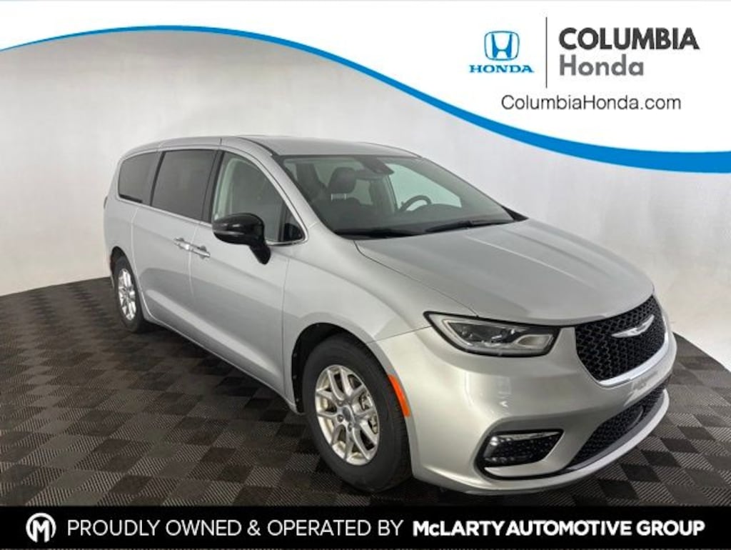 Used 2024 Chrysler Pacifica Touring L Minivan/Van