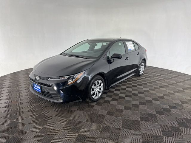 2025 Toyota Corolla LE photo 3