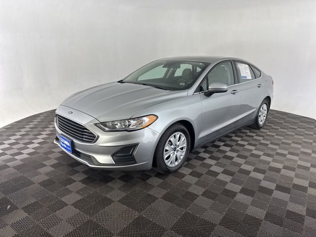 2020 Ford Fusion S photo 3