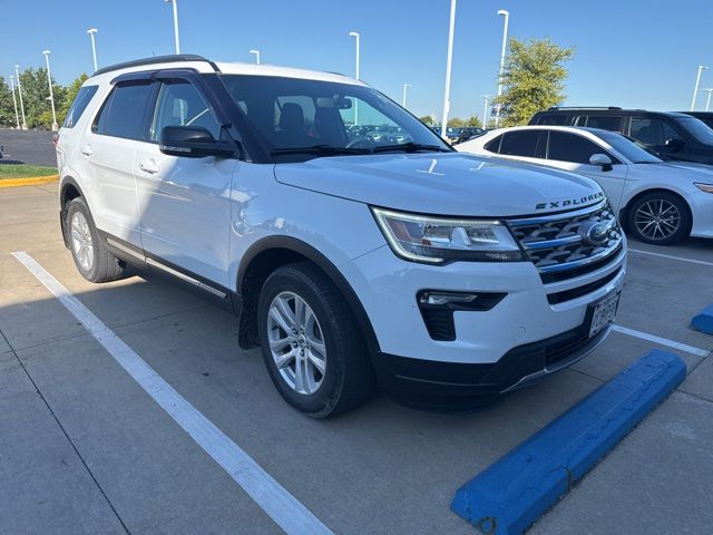 2018 Ford Explorer XLT photo 2