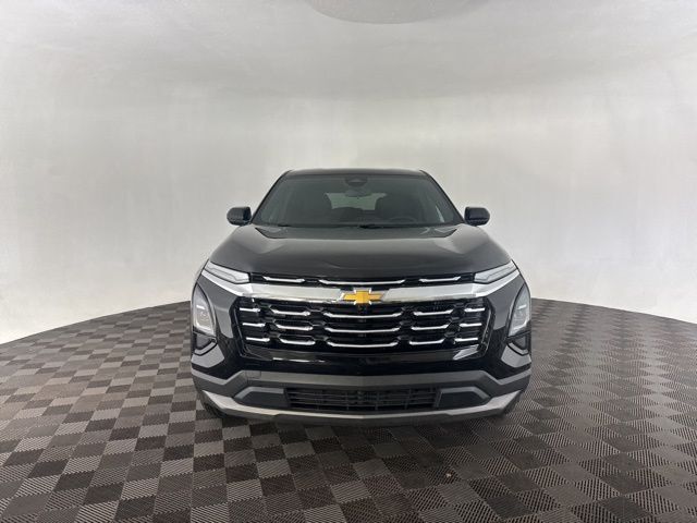 2025 Chevrolet Equinox LT photo 2