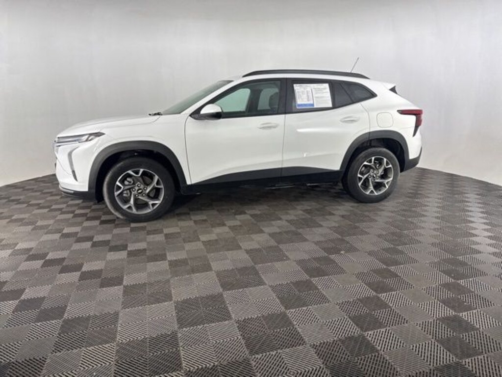 Used 2025 Chevrolet Trax LT SUV