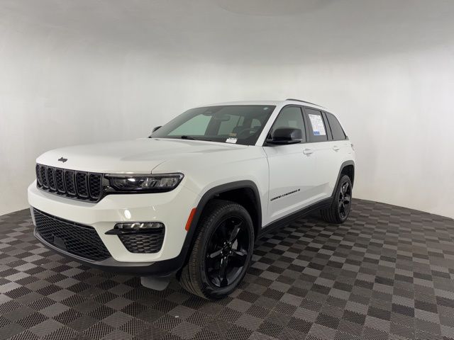 2024 Jeep Grand Cherokee Limited photo 2