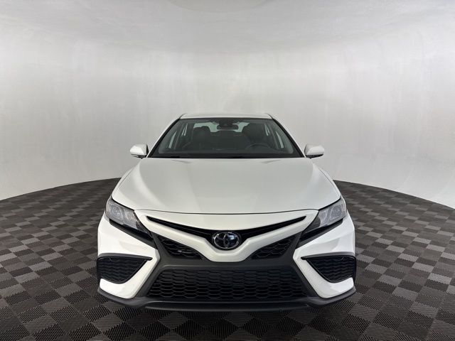 2024 Toyota Camry SE photo 2