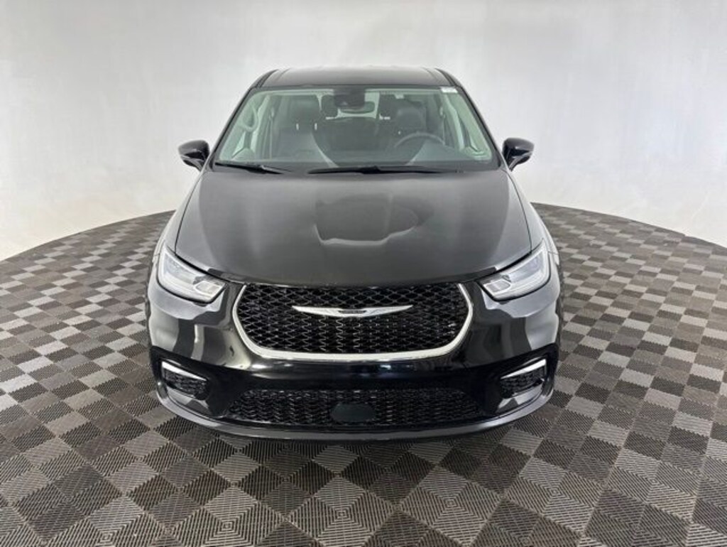 Used 2024 Chrysler Pacifica Touring L Minivan/Van