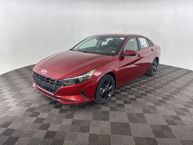 2023 Hyundai Elantra SEL photo 3