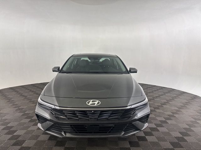 2024 Hyundai Elantra Limited photo 2