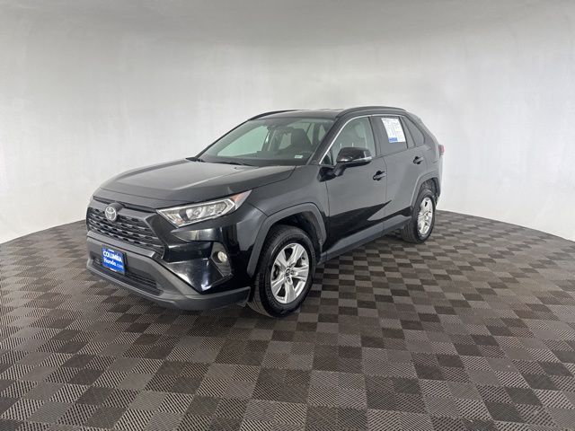 2021 Toyota RAV4 XLE photo 2