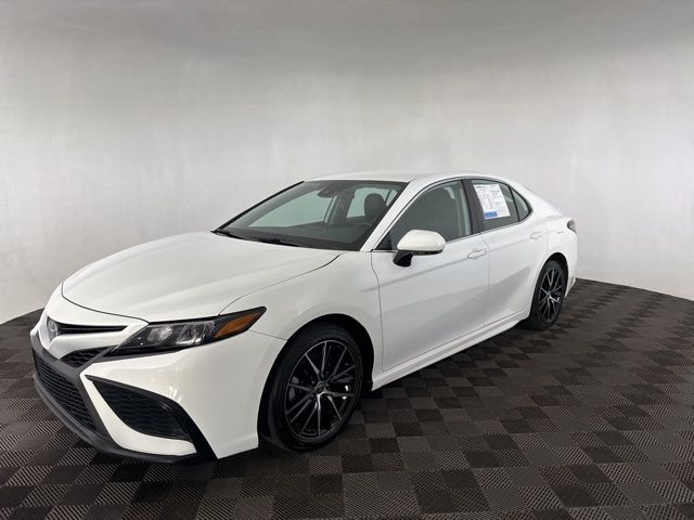 2024 Toyota Camry SE photo 3