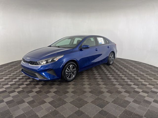 2024 Kia Forte LXS photo 2