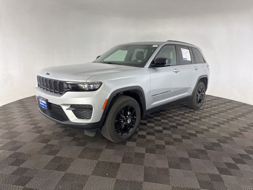 Used 2025 Jeep Grand Cherokee Altitude SUV