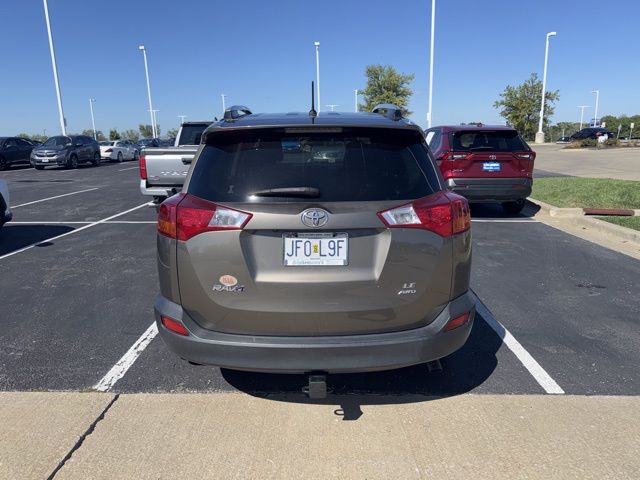 2014 Toyota RAV4 LE photo 3