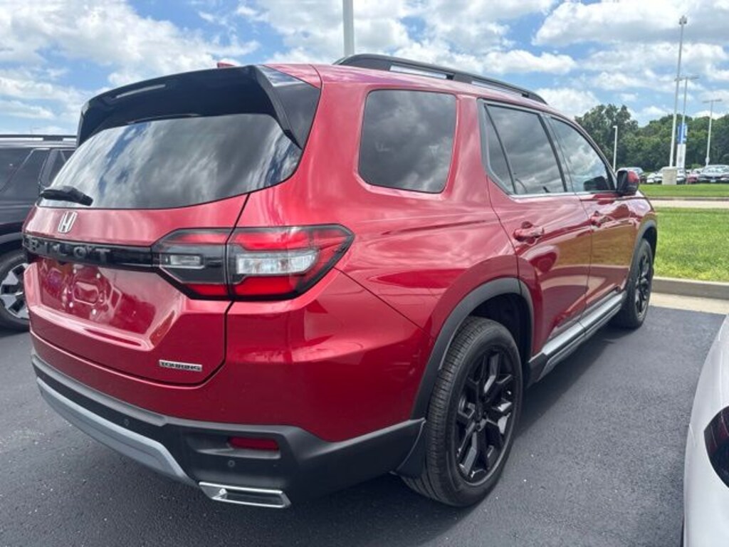 Used 2025 Honda Pilot Touring SUV
