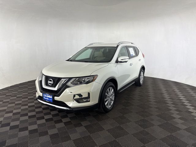 2017 Nissan Rogue SV photo 2