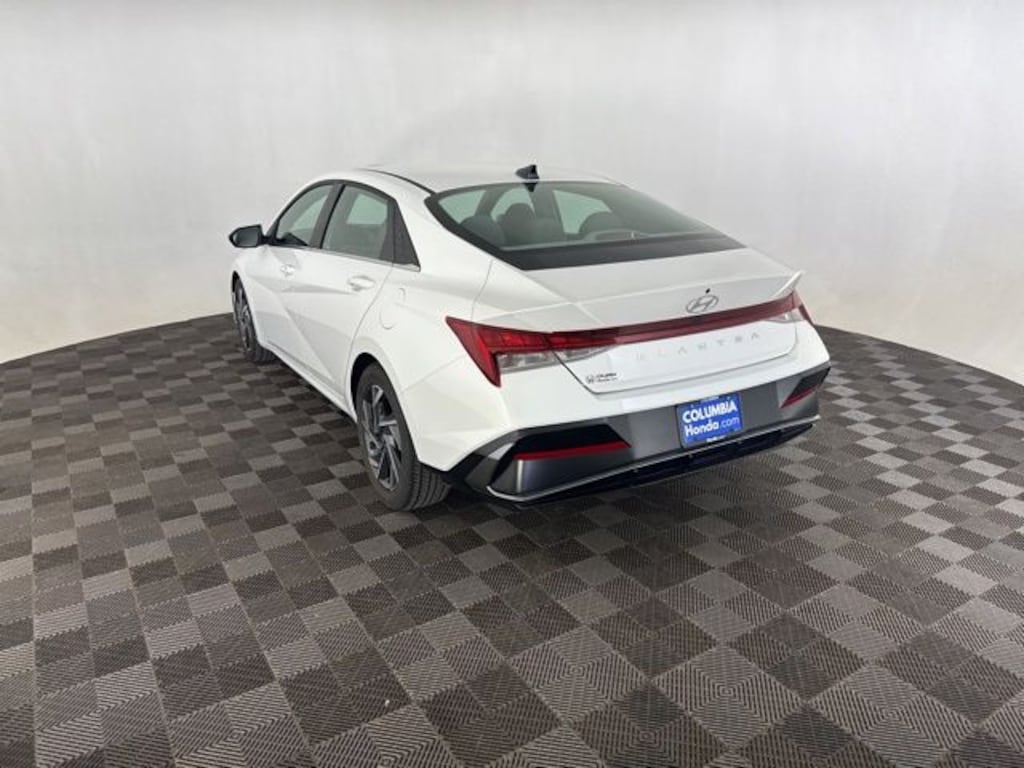 Used 2025 Hyundai Elantra SEL Convenience Sedan