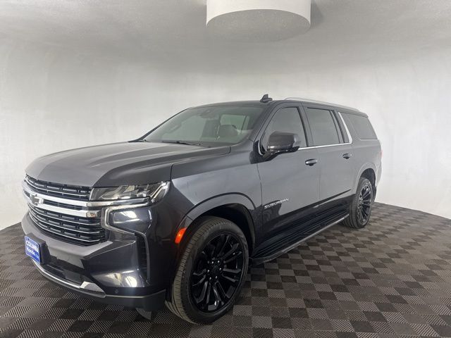 2022 Chevrolet Suburban LT photo 3