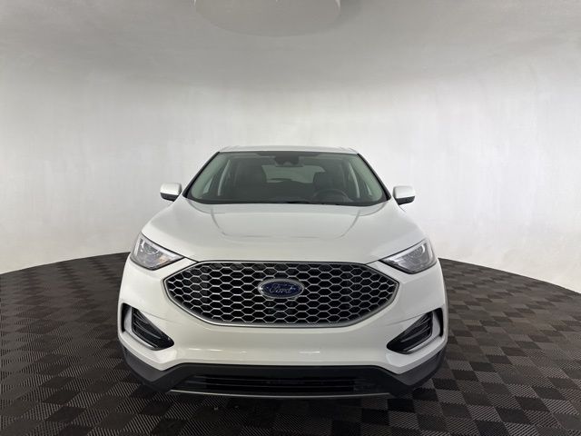 2024 Ford Edge SEL photo 2