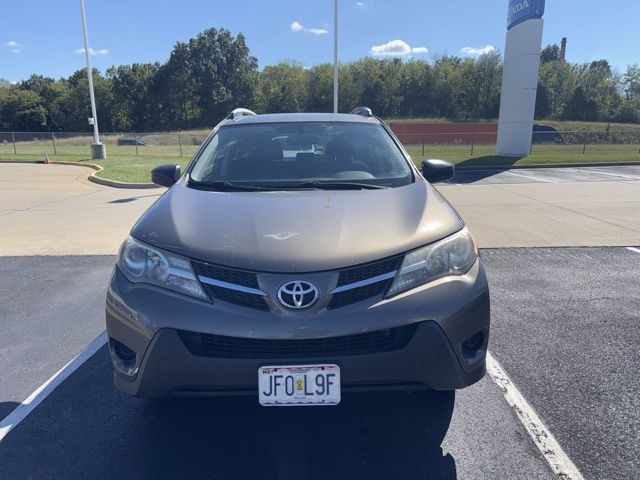 2014 Toyota RAV4 LE photo 2