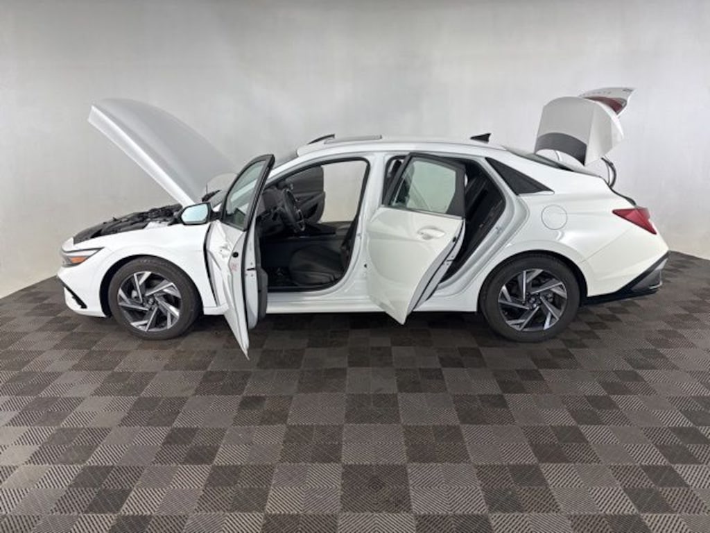 Used 2025 Hyundai Elantra SEL Convenience Sedan