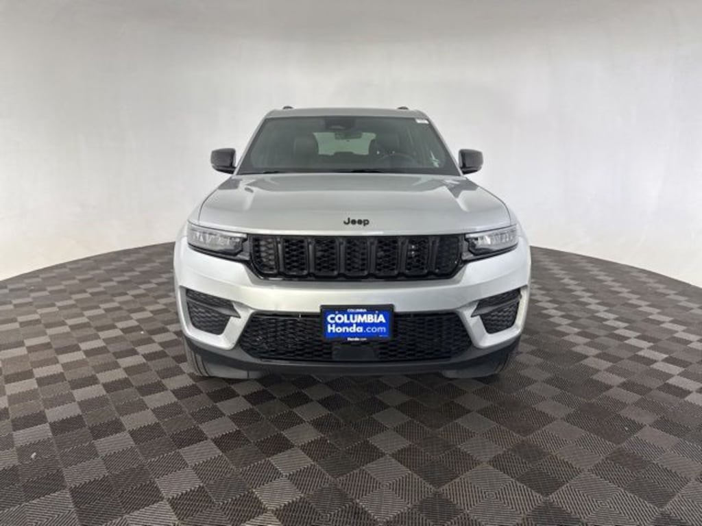 Used 2025 Jeep Grand Cherokee Altitude SUV