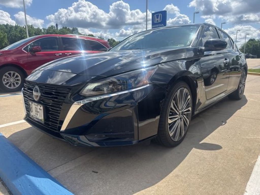 Used 2023 Nissan Altima 2.5 SL Sedan