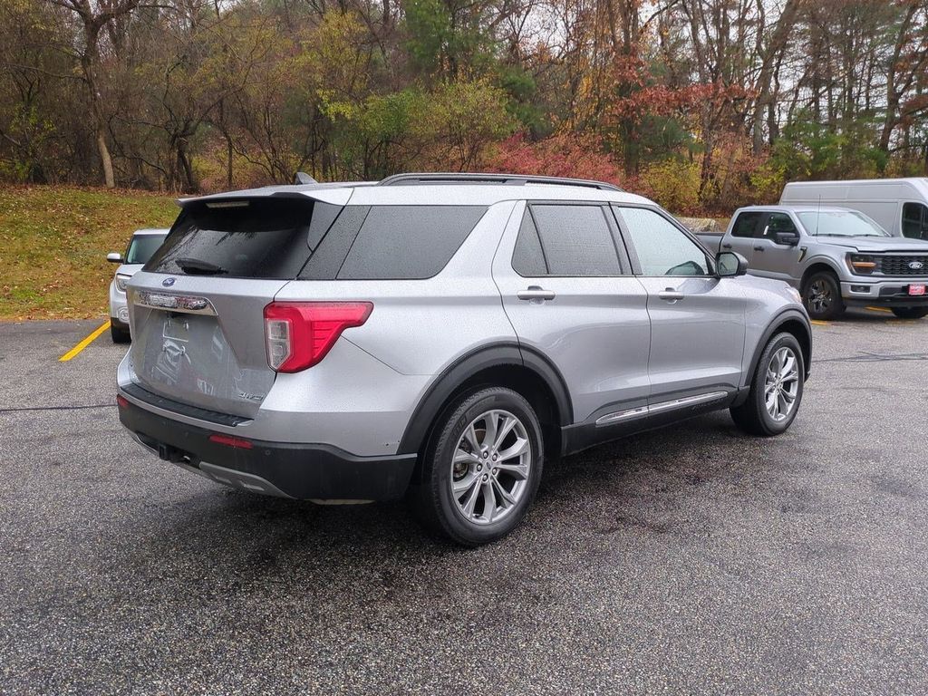2022 Ford Explorer XLT photo 3