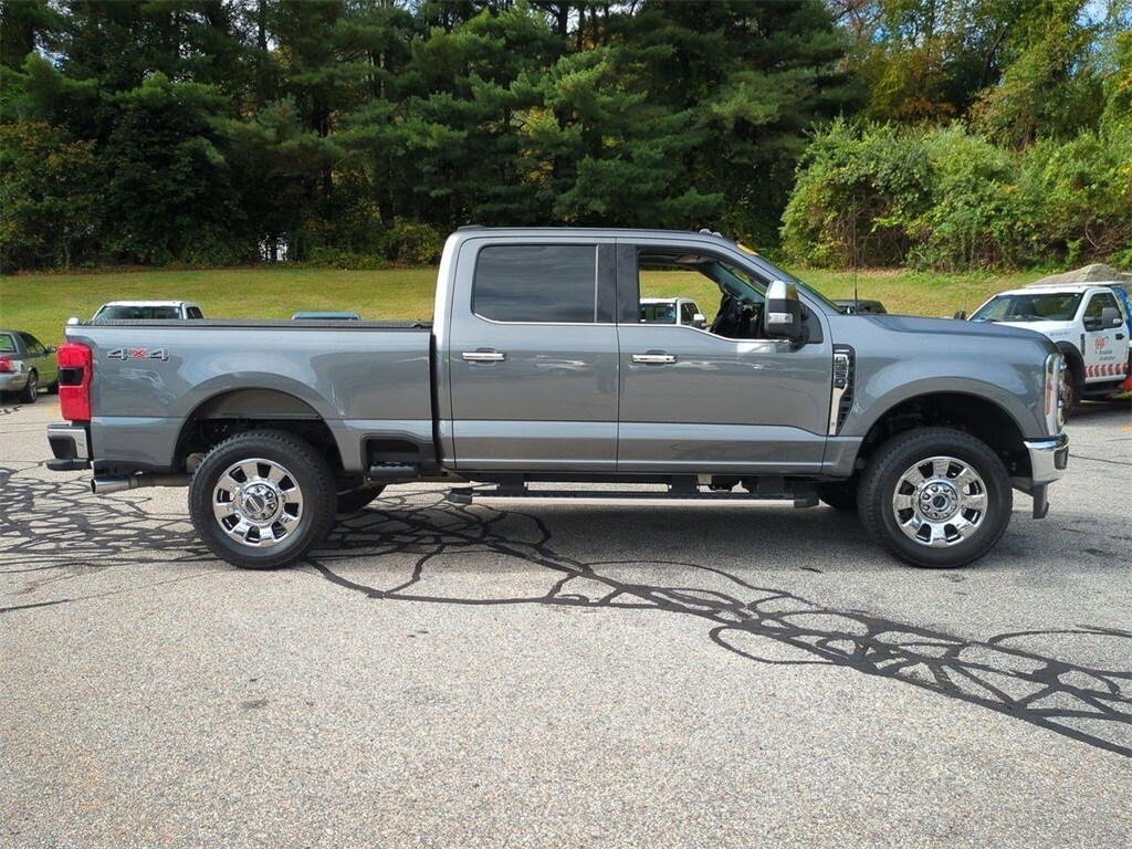2024 Ford F-350 Lariat photo 2