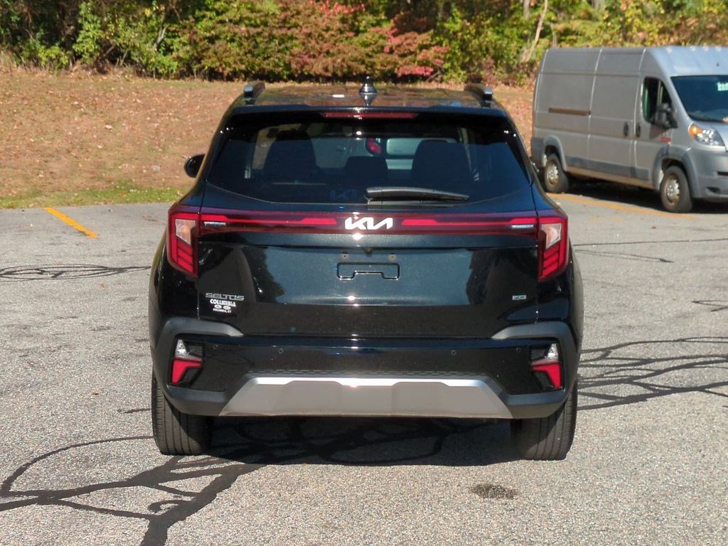 2025 Kia Seltos EX photo 4