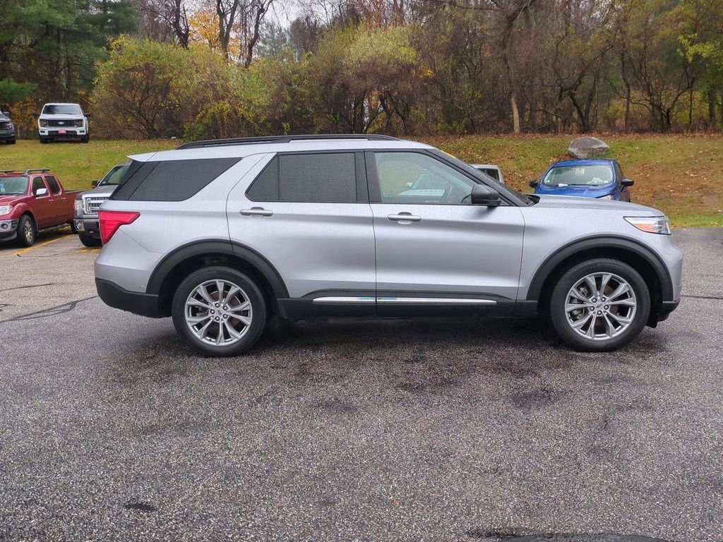 2022 Ford Explorer XLT photo 2