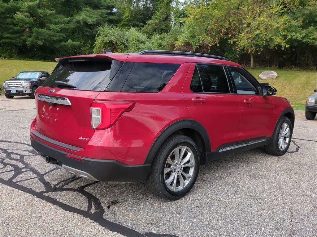 2023 Ford Explorer XLT photo 3
