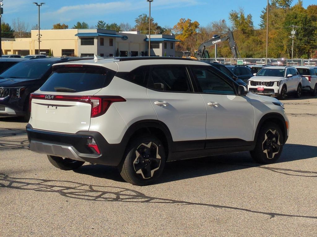 2026 Kia Seltos S photo 2