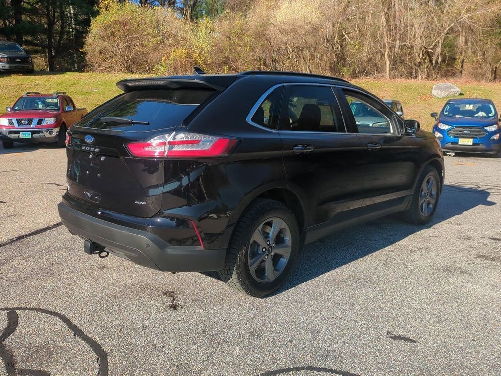 2022 Ford Edge SEL photo 2