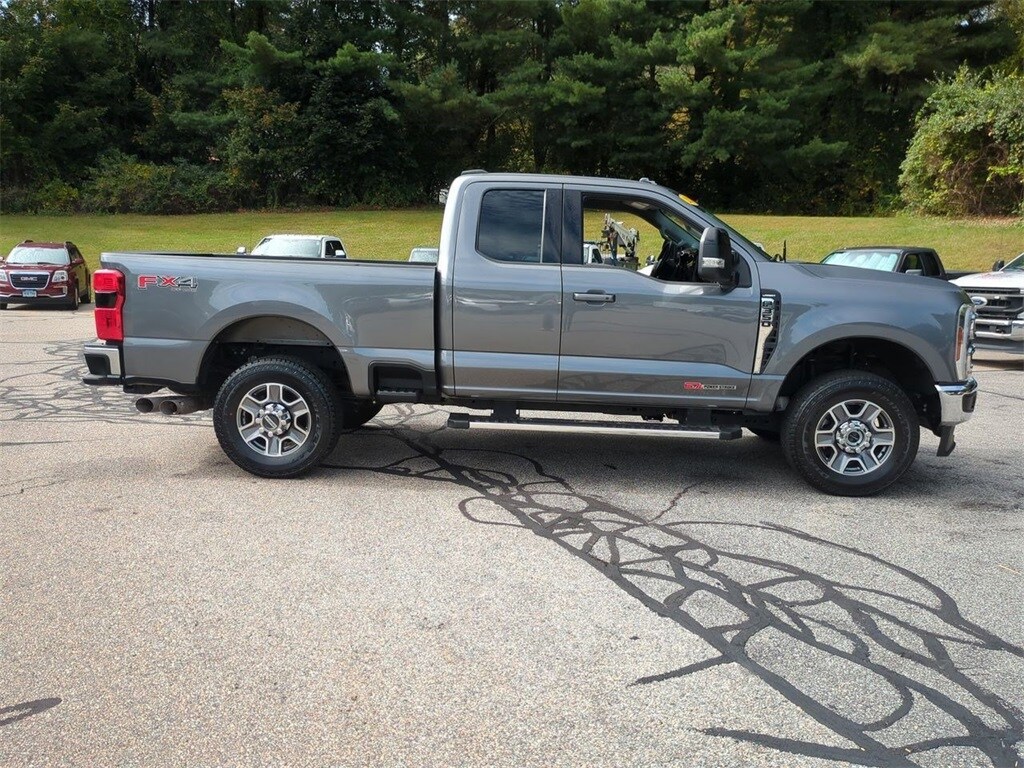 2024 Ford F-350 Lariat photo 2