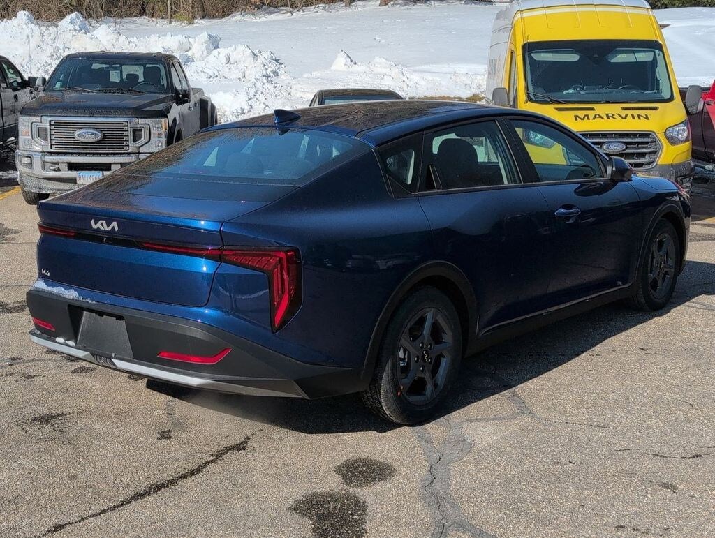 New 2025 Kia K4 LXS Sedan